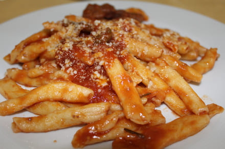 Fusilli al sugo con cacioricotta